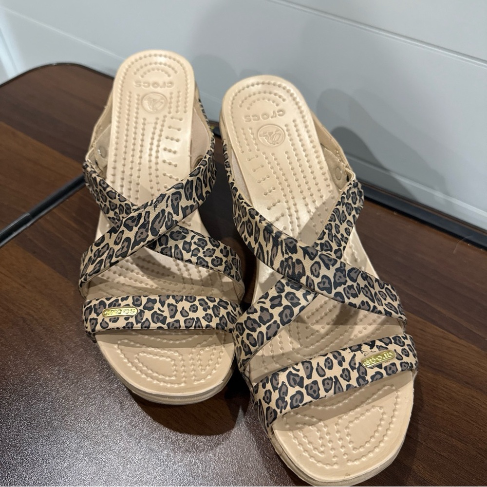 Crocs Cyprus IV Leopard Heel Sandals Womens Size 10
